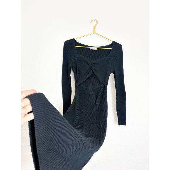 Abercrombie & Fitch Cinched Front Cutout Midi
Sweater Dress Size Small Black - Picture 11 of 13